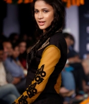 lavanya-tripathi-ramp-walk-photos-9
