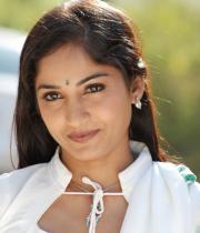 madhavi-latha-hot-images-in-tholipata-movie-07