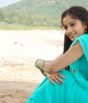 madhavi-latha-hot-images-in-tholipata-movie-09