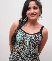 madhavi-latha-latesh-stills-10