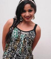madhavi-latha-latesh-stills-11