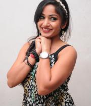 madhavi-latha-latesh-stills-16