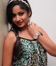 madhavi-latha-latesh-stills-18