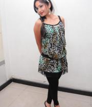 madhavi-latha-latesh-stills-7