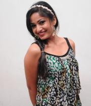 madhavi-latha-latesh-stills-9
