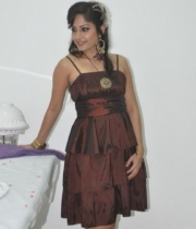 madhavi-latha-at-naturals-35th-salon-launch-photostills-gallery-17_s_148