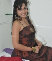 madhavi-latha-at-naturals-35th-salon-launch-photostills-gallery-26_s_150