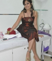 madhavi-latha-at-naturals-35th-salon-launch-photostills-gallery-7_s_844