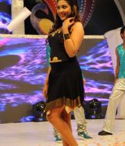 madhu-shalini-dance-performance-at-tollywood-channel-launch-1