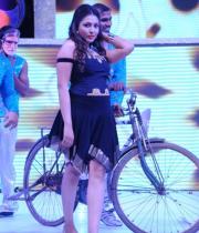 madhu-shalini-dance-performance-at-tollywood-channel-launch-10