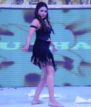 madhu-shalini-dance-performance-at-tollywood-channel-launch-18