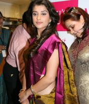 madhurima-at-neerus-shopping-mall-12