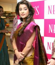 madhurima-at-neerus-shopping-mall-15