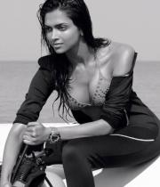 deepika-padukone-hot-bikini-photos-14