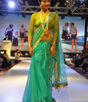 madhurima-ramp-walk-at-passionate-foundation-fashion-show-4