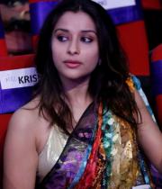 madhurima-saree-stills-at-tsr-film-awards-1