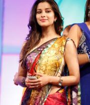 madhurima-saree-stills-at-tsr-film-awards-11