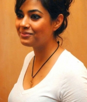 meera-chopra-latest-stills-02