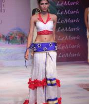 models-at-le-mark-institute-fashion-show-12