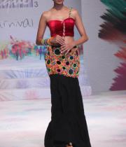 models-at-le-mark-institute-fashion-show-14