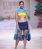 models-at-le-mark-institute-fashion-show-15