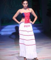 models-at-le-mark-institute-fashion-show-16