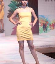 models-at-le-mark-institute-fashion-show-9