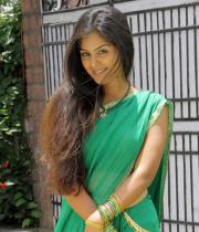 monal-gajjar-hot-navel-show-stills-08