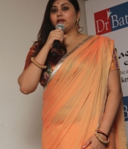 426_14_namitha-at-dr-batra-photography-exhibition-launch-14