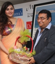 426_16_namitha-at-dr-batra-photography-exhibition-launch-16