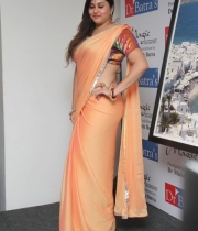 426_17_namitha-at-dr-batra-photography-exhibition-launch-17