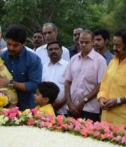 nandamuri-family-at-ntr-ghat-photostills-gallery-11_s_206