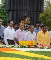 nandamuri-family-at-ntr-ghat-photostills-gallery-19_s_105