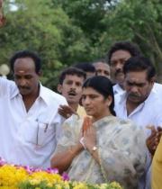 nandamuri-family-at-ntr-ghat-photostills-gallery-23_s_959