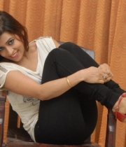 nanditha-guptha-new-photo-stills-1