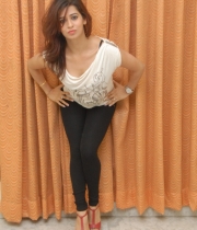 nanditha-guptha-new-photo-stills-34