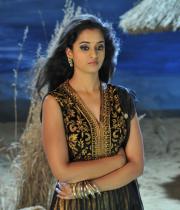 nanditha-stills-from-prema-katha-chitram-01