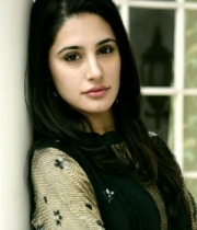 nargis-fakhri-hot-hd-wallpapers-4