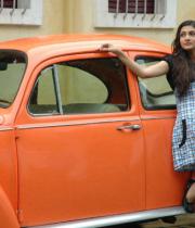 neelam-upadhyay-stills-in-unnodu-oru-naal-01