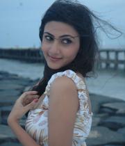 neelam-upadhyay-stills-in-unnodu-oru-naal-13