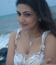 neelam-upadhyay-stills-in-unnodu-oru-naal-14