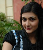 neelam-upadhyay-stills-in-unnodu-oru-naal-16