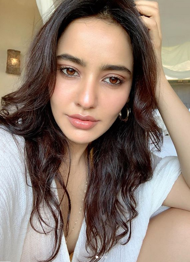 neha-sharma-instagram-pics_4