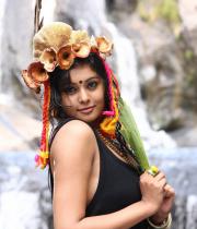 netru-indru-hot-movie-stills-32