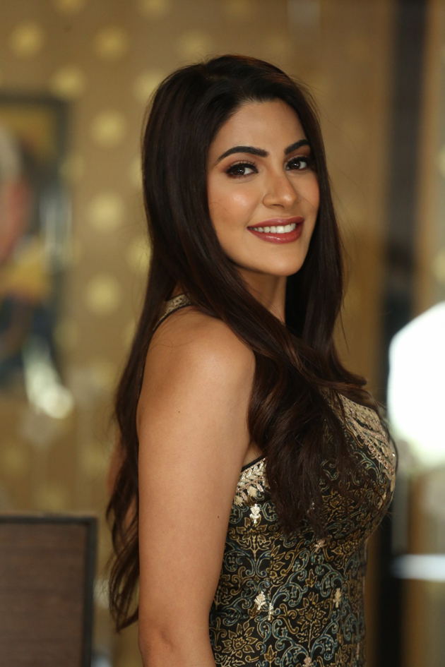 nikki-tamboli-photos_39