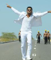 gunde-jaari-gallanthayyinde-stills-07