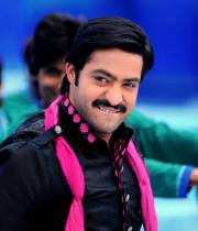 ntr-kajal-stills-from-baadshah-09