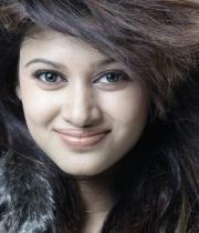 oviya-1