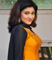 oviya-latest-stills-1