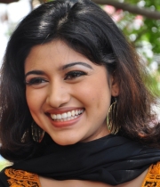 oviya-latest-stills-13